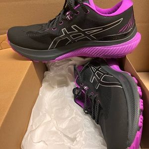 ASICS Women sneakers size 10